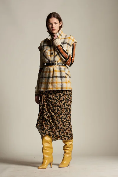 Look 16